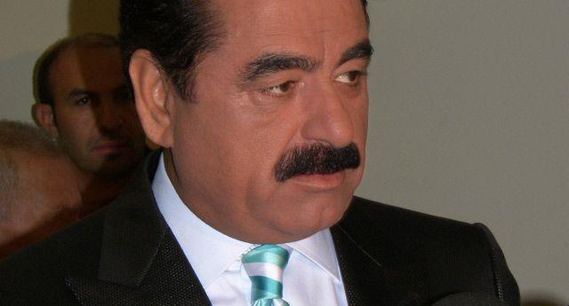 Bir otelin alnda brahim Tatlses, verilen yemei "Gazze'de ocuklar lrken bu yemei yiyemem" diyerek aniden alayal 4 yl oldu.