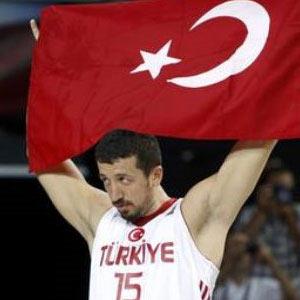 Hidayet Trkolu, Angola karlamas sonras, ''Allah da yardm etti sa olsun,'' diyerek samimiyetin snrlarn zorlayal 11 yl oldu...