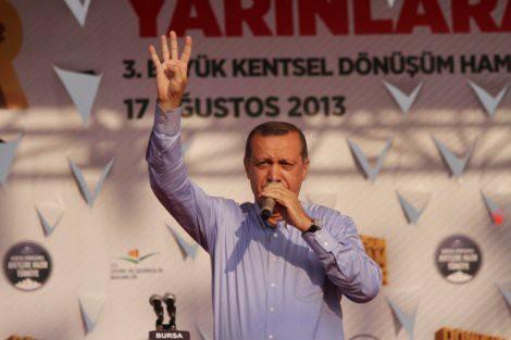 <b>TRKYE</b> Msr'daki darbeye ve katliama devlet ve millet olarak en sert tepki ise Trkiye'den geldi. Babakan Recep Tayyip Erdoan cuntaclarn darbesi sonucu tepkisini srekli dile getirirken Sisi'nin gerekletirdii katliamlar <b>Trkiye'nin drt bir yannda knand.</b> Gyabe cenaze namazlarnn yannda stanbul ve Ankara bata olmak zere meydanlar dolup tat. Msr'daki katliamlar protesto edildi.