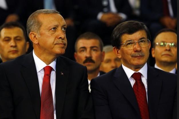 "Biz sistemin deimesini isterdik, bakanlk sistemini gndeme getirdik. Ben de isterdim, beyannameye de koydum. Parlamenter sisteme kar deilim hibir zaman da olmadm. Ama Trkiye'de uygulanan sistem parlamenter sistem deil. Biz bakanlk sistemine gemeyi tasavvur ettik ama halk bunu uygun grmedi. Verdii oylarla bize bu yetkiyi vermedi. O zaman imdi varolan sistemi iletmektir bizim sorumluluumuz."    Cumhurbakan ise konuyla ilgili deerlendirmesini, 15 Austos gn "Trkiye'de sistem deimitir" szleriyle yapt.