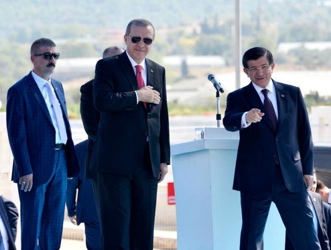 Cumhurbakan Erdoan ile Babakan Davutolu arasndaki gerilimden bahseden sosyal medyada ortaya kan imzasz bildiride, Erdoan ile Davutolu arasndaki anlamazlklar tek tek yazld.