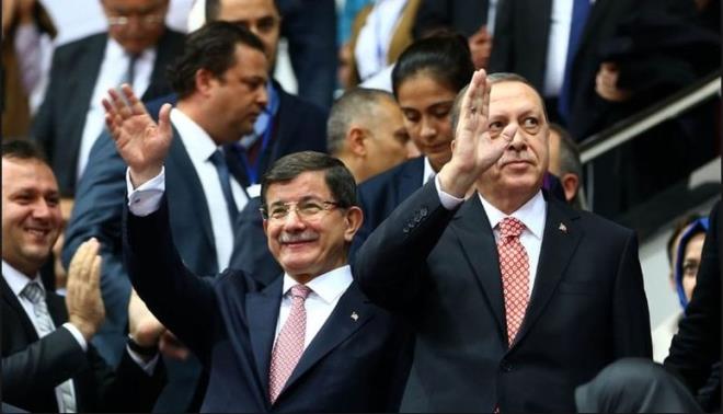 BNAL YILDIRIM N VERLEN MZALAR    AK Parti'nin Davutolu'nun Genel Bakan seilmesinden sonra yapaca ilk olaan kongresi ise krizin byk bir srprizi beraberinde getirdi. 50 asil ve 25 yedek yeden oluan MKYK listesinin nasl ekillenecei konusunda Cumhurbakan Tayyip Erdoan ile Babakan Ahmet Davutolu arasnda bir "anlamazlk" yaand. Davutolu'nun kendi hazrlad listede srarc olmas zerine ortada Genel Bakan adayl iin Cumhurbakan Erdoan'a en yakn isimlerden Binali Yldrm'n ad dolamaya balad.. stelik Yldrm'n sadece ad gemekle kalmad, bunun iin delegelerden 900 civarnda imza topland da yazlp izildi.