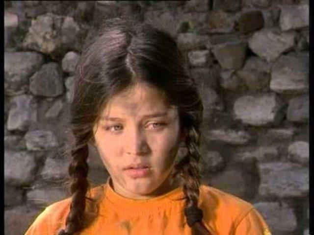 Burin Abdullah 10 yandayken 1990&#8217;larn fenomen dizisi &#8216;vey Baba&#8217;daki &#8216;Lamia&#8217; karakteriyle hayatmza girdi.