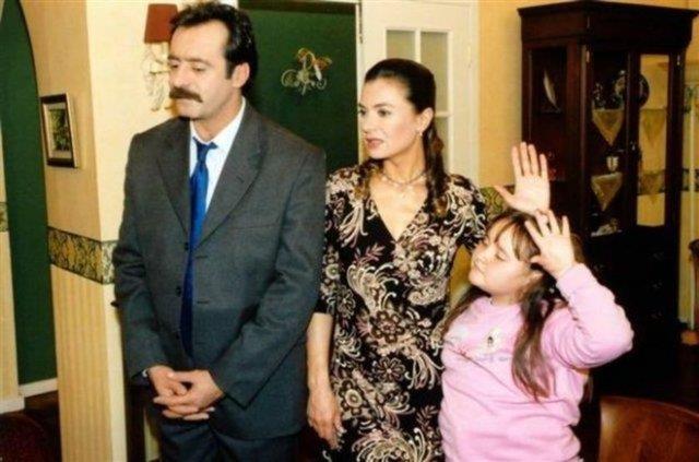 8 yanda katld dizide Kadir ve Hlya'nn kz Ceren'i canlandran oynayan Azakl yllar iinde byk deiim yaad.