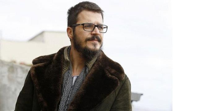 Kadnlarn sevgilisi Mehmet Gnsr, 14 yandayken Filiz Akn'la Gemi Bahar Mimozalar'nda oynam.