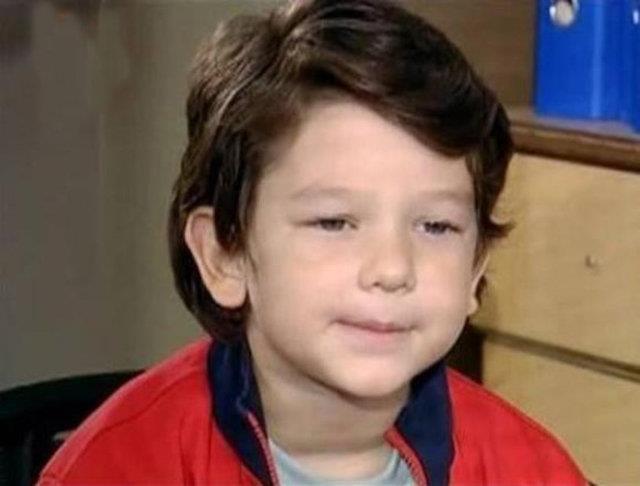 Sanem elik, Nejat ler ve Halit Ergen&#8217;in rol ald dizi Aliye&#8217;de Sanem elik&#8217;in olunu canlandran Ayberk Koar, o dnemde sevimli halleri ve tavrlar ile ilgiyle izlendi.