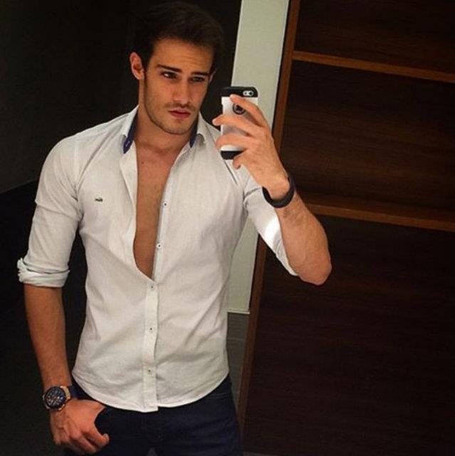 Yaklak 18 bin kii tarafndan takip edilen Karacakaya, zellikle gen kzlarn yakn markajnda.te Batuhan Karacakaya'nn son hali...