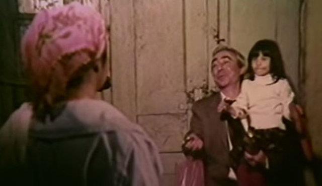 Daha sonra Mjdat Gezen Sanat Merkezi'nde oyunculuk eitimi ald.