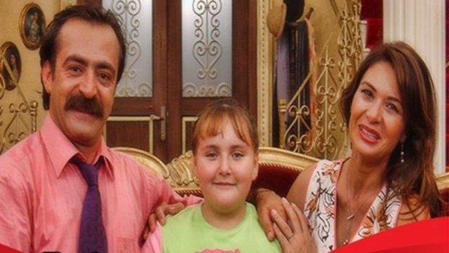 "En Son Babalar Duyar" dizisinin sevimli oyuncusu 'Ceren' yani Jale Azakl yeni haliyle grenleri artyor.