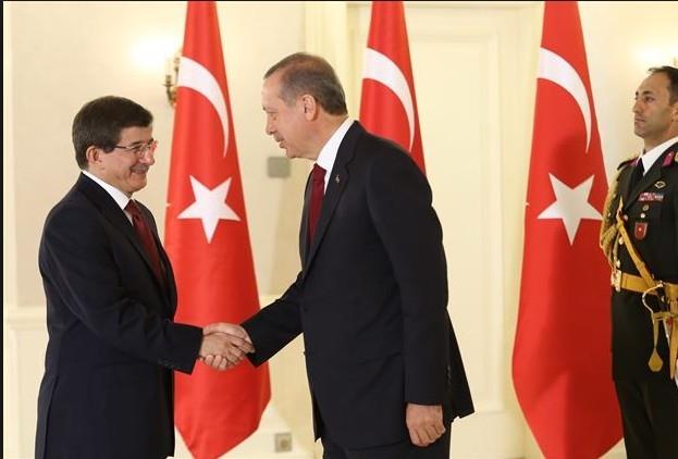 Saray&#8217;daki sohbetlerde, genel bakan ve babakann ayr olmas, genel bakanlk grevini Bozda, babakanlk grevini ise Yldrm&#8217;n stlenmesine ilikin nerinin ortaya atld iddia edildi.