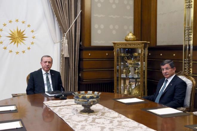 AK Parti&#8217;de deiim rzgrlar, sadece genel bakanlk operasyonuyla snrl kalmayacak. Kabine, genel merkez ve grup ynetiminde kkl deiiklik yaplacak.