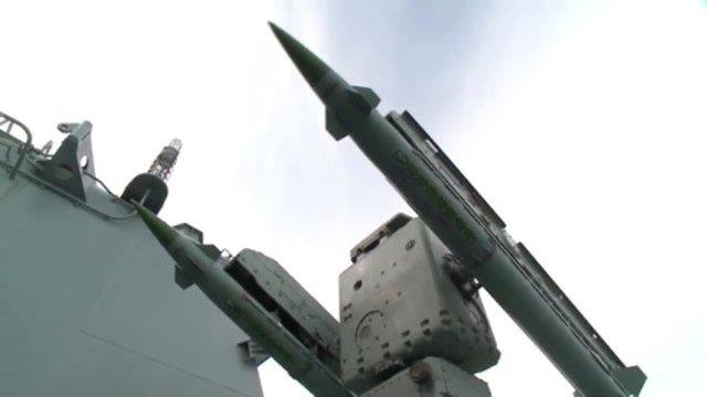 S-300 fzelerinin ise menzili azami 200 km. olup azami etkili irtifas (altitude) 30 km.dir.