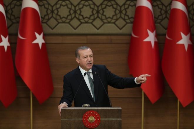 Buna karlk Ankara kulislerinde, Saray ile Babakanlk arasnda beliren yksek basn alannda daha nce hi da yansmam ok hassas bir konunun daha bulunduu konuuluyor.