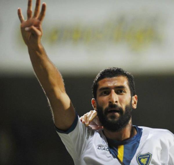 Bucaspor'un golc futbolcusu Atilla Yldrm att goln ardndan 'Rabia' selam yapt.
