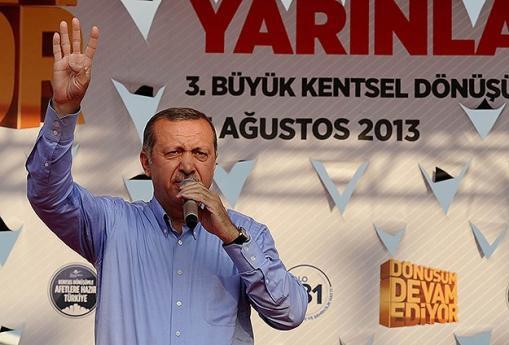 Babakan Erdoan'n ardndan dn aykur Rizesporlu Sercan ve Fenerbaheli Emre Belzolu da attklar gollerden sonra Rabia iareti yapmt.