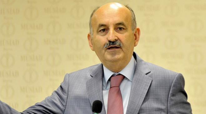 Bat Trakya Trklerinden olan Mezzinolu, zaman zaman makam aracn kenara ektirip, uzun yryler yapyor. Asansr kullanmay sevmeyen Mezzinolu, bisiklete binmeyi ise ihmal etmiyor.