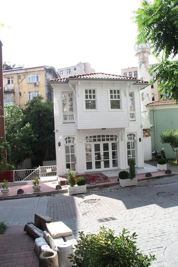 ki sene tadilat yapldktan sonra mirzalolu ofisi 3 milyon TL&#8217;ye sata kard.