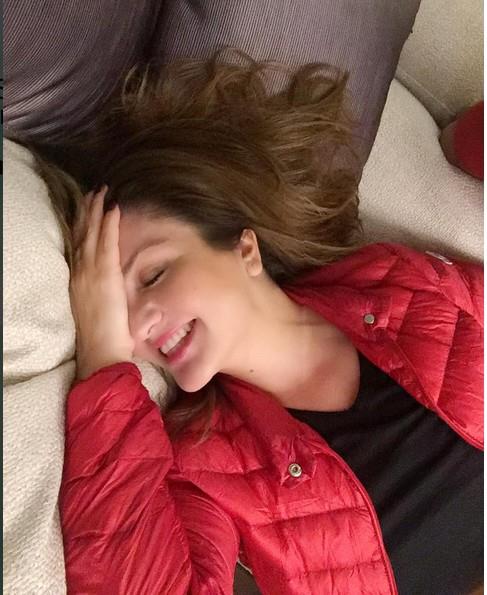 arkc, beyaz ve sade bir gelinlik istedi.