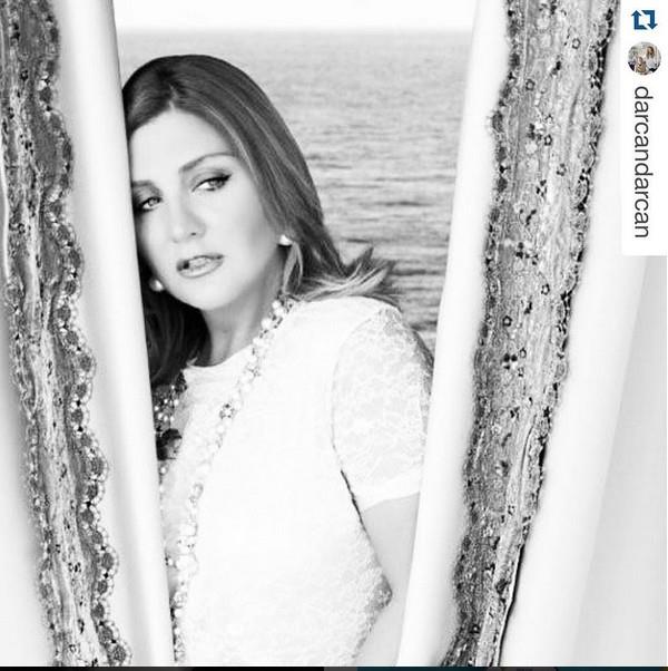 2. evlilii : 2000 ylnda mteahhit Sulhi Akst ile evlendi. 2010 ylnn Eyll aynda boandlar. Bu evlilikten Emir (d.Austos 2000) isminde bir erkek ocuk dnyaya getirdi.