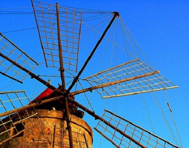 RZGAR DERMEN  <br>Rzgar deirmeni ilk olarak ran'da kefedilmi ve Arap lkelerinde de gelitirilmitir.