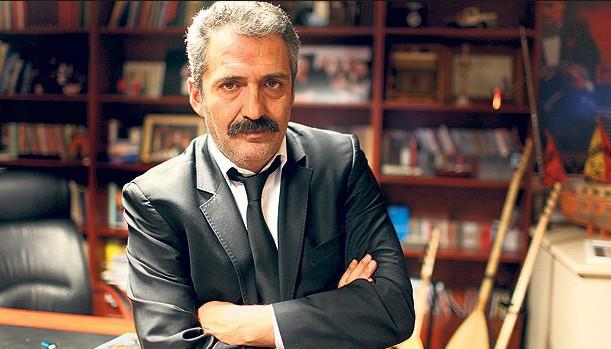 Cumhurbakannn kltr-sanat projeleriyle yakndan ilgilendiini anlatan Bingl, szlerine yle devam etti: "Sayn Cumhurbakanna, Ahmet Yesevi mzikalinden bahsettiimde, hemen hayata geirmemizi, kendisinin de gereken destei vereceini ifade etti.