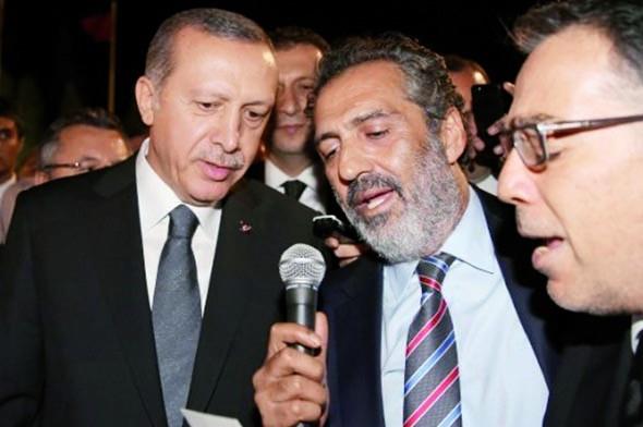 ERDOAN DMANLIINI DORU BULMUYORUM    "Sayn Erdoan ile ilk kez yan yana gelmiyorum ki ben. Babakan olduu yllarda da, sanatlarn dncelerini dikkate alan ve onlara itibar eden bir lider olan Cumhurbakanmzla, srekli yan yana gelmiimdir.