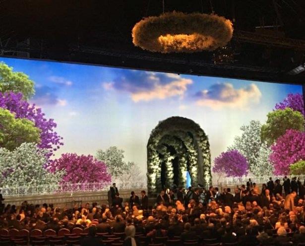 Cumhurba�kan� Recep Tayyip Erdo�an'�n k�z� S�meyye Erdo�an ve Sel�uk Bayraktar'�n d���n� i�in yurt i�i ve d���ndan �ok say�da davetli d���n�n yap�laca�� salona geliyor.