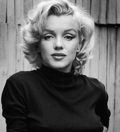 Monroe'nun hayatn anlatan belgeselde doktoru Hyman Engelberg, "Marilyn, manik depresifti... Ruh halindeki byk dalgalanmalar yznden ok zor gnler geirdi" diyor.