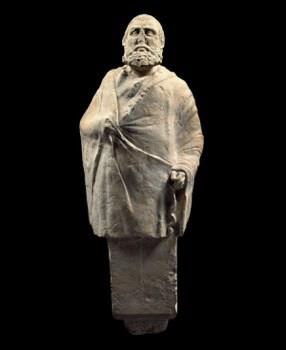 Gymnasiarch  <br>      Antik Yunan’da atletizm olduk�a pop�lerdi ve herkesin ilgi oda��yd�. Gymnasiarchlar atletlerin b�t�n i�lerinden sorumlulard�. Onlar� ya�larlard�, y�karlard� ve her t�rl� v�cut bak�m�n� yaparlard�.