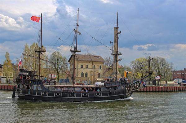 Ayrca u anki mevcut kanallarda kullanlan feribot ve teknelerin ok daha gelimileri hizmete geirilerek su otobanlarnn lke ekonomisine katks salanacak.