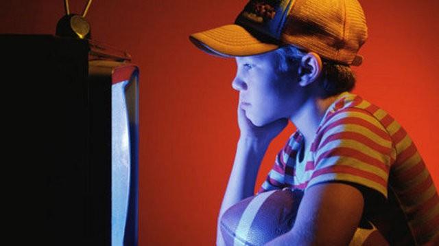 KARANLIKTA OKUMAK YA DA TELEV�ZYONU YAKINDAN �ZLEMEK G�Z BOZAR<br>    Lo� ���kta kitap okumak ya da ekrana yak�ndan bakmak g�zlerinizi yorar ancak uzun vadeli zarar konusunda herhangi bir kan�t yoktur.