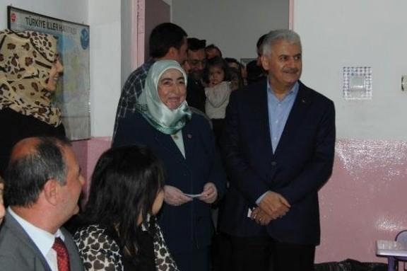 Binali Yldrm'n ad yeni babakan olarak anlmas sonras ise Semiha Yldrm'n hayat merak edilmeye baland. En ok konuulan ise Binali Yldrm'n yllar nce eiyle ilgili anlatt bir anyd.