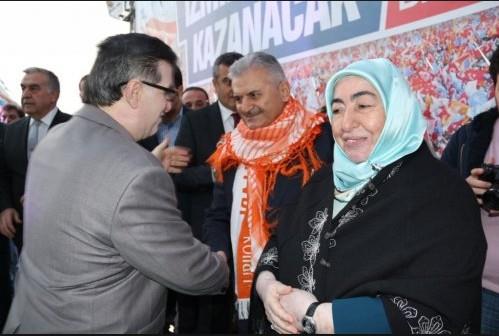 Semiha Yldrm, ei Binali Yldrm'n 2014 yerel seimlerinde zmir Bykehir Belediye Bakan adayl dneminde seim kampanyasnda einin yanndan ayrlmad.