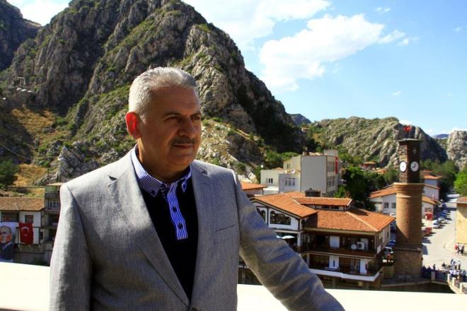 Binali Yldrm, 20 Aralk 1955 tarihinde Erzncan Refahiye&#8217;de dnyaya geldi.