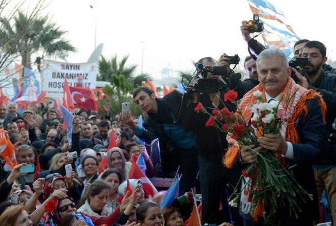 3 Kasm 2002 genel seiminde AK Partistanbul Milletvekili olarak parlamentoya girerek, 58. ve 59. AKParti hkmetlerinde Ulatrma Bakan olarak grev ald.