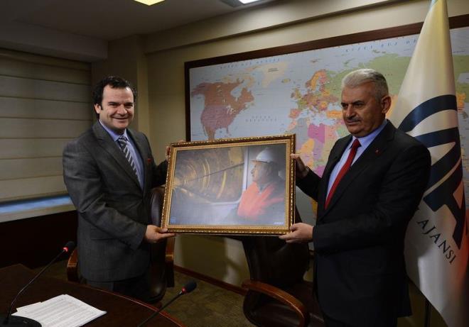 ncllerinden farkl olarak, 11 ylst ste grev olarak Trkiye Cumhuriyeti Devleti&#8217;nin en uzunsreli grev yapan Ulatrma Bakan oldu.