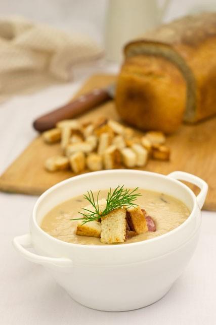 <p>7. Gn: Byl orba</p>  <p>  Malzemeler;</p>  <p>4-5 adet taze soan</p>  <p>2 para lahana</p>  <p>2 adet yeil biber</p>  <p>4 kase doranm domates</p>  <p>10 tane doranm kereviz sap</p>  <p>  Hazrlan;</p>  <p>Tm malzemeleri dorayn. Doradnz sebzeleri bir tencereye aln ve hepsini kartrn. Karmn zerini geecek kadar su koyun, 10 dakika kadar kaynatn. Daha sonra ksk atete sebzeler yumuayana kadar piirin.</p>  <p>  Bu tr diyetleri doktorunuza danmadan denemenizi nermiyoruz.</p>