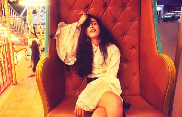 Kvlcm Ural, bir dnemin efsane grubu Mavi Iklar&#8217;da gitaristlik yapm Fikret Ural&#8217;n kz.       Bu nedenle mzikle i ielii ocukluktan balam.