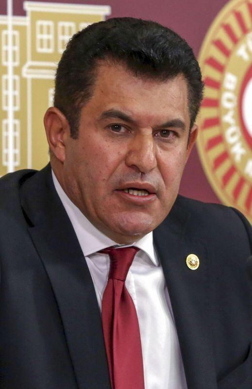 HDP Mardin Milletvekili Erol Dora  <br>  1 fezleke.