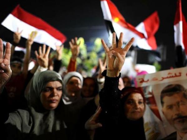 Rabiatul Adeviyye hayat boyunca verdii zgrlk mcadelesiyle anlyor. Gsterilerle birlikte bu ismin tad anlam Msrllar arasnda yeni bir semboln domasna neden oldu.