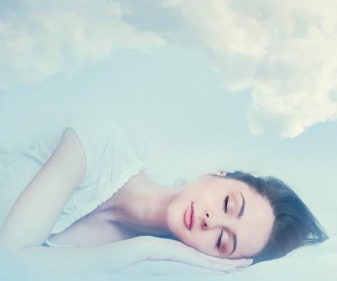 ounlukla uykuya dalmadan hemen nce bu hisse kaplmak, ou insann bana gelen bir durum.  Yorucu bir gnn sonunda gelen uyku esnasnda kaslarmzn ani ksa kaslmalar geirmesi, bolua dme hissine neden oluyor.