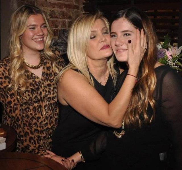 Derya ensoy (Derya Baykal-Ferhan ensoy&#8217;un kz) : New York'ta Parsons The New School for Design'da illustrasyon eitimi ald. Okulun yllk ortalama fiyat: 40.000 USD