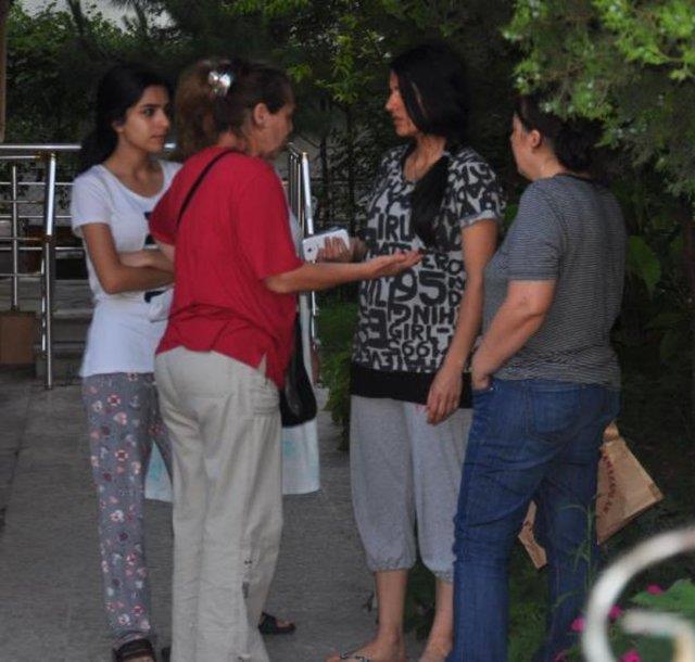 ddiaya gre evin giderlerini karlayamaz hale gelen Glnur Kural, ev sahibinin istei zerine 10 gn nce tm eyalarn alp abisinin yanna tand. Arda Kural ise annesinin srarlarna ramen evden ayrlmak istemedi.