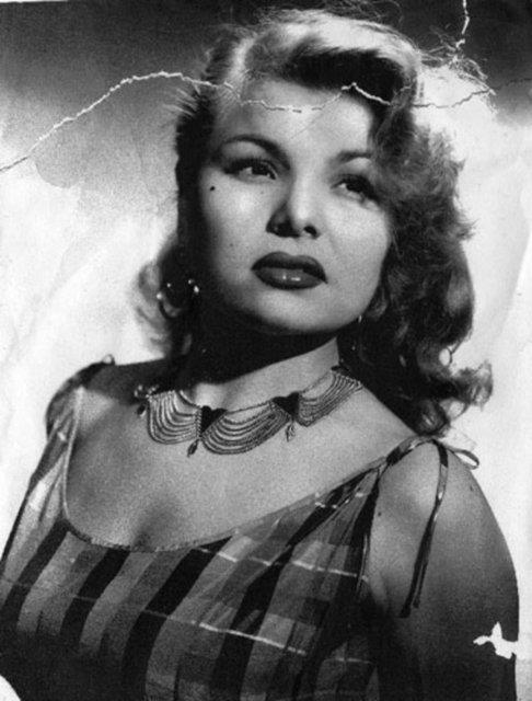 Huzurevinde hayatnn sonbaharn srdren Nimet Alp, 'Gecekondu Yosmas' filmiyle hreti yakaladktan sonra 'Yetim Yavrular', 'alsn Sazlar Oynasn Kzlar', 'p Babann Elini' gibi ok sayda filmde dans edip oyunculuk yaptn belirtti.