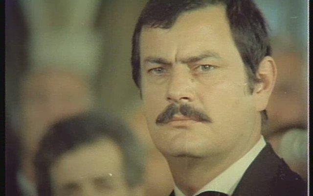 1.5 aydr stanbul Bykehir Belediyesi&#8217;nin Yakack&#8217;taki Sanat Yaam Evi&#8217;nde kalan sanat, dp omuriliini incitince Kayda&#8217;ndaki Darlaceze Tp Merkezi&#8217;nde tedavi altna alnd.