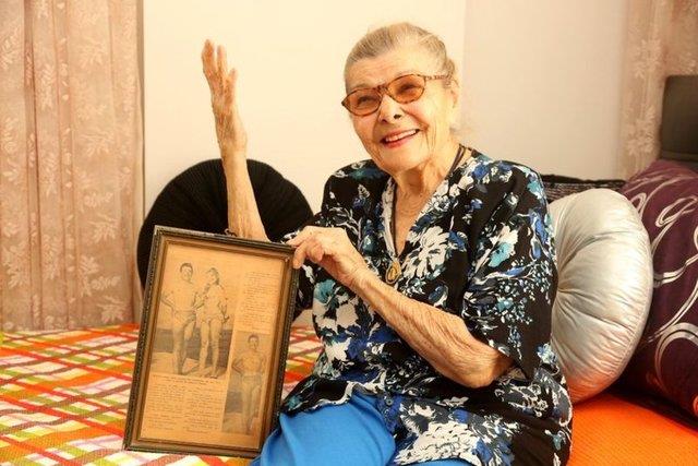 Nimet Alp imdilerde an dolu fotoraflarla avunuyor...