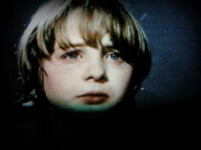 Filmlerdeki deimez rol arkada ve gerek hayattaki kuzeni Zeynep Deirmenciolu'nun (Ayecik) babas senarist Hamdi Deirmenciolu onu Ses dergisinin ocuk yldz yarmasna sokmasayd belki de hayat ok farkl bir ekilde ilerleyecekti.