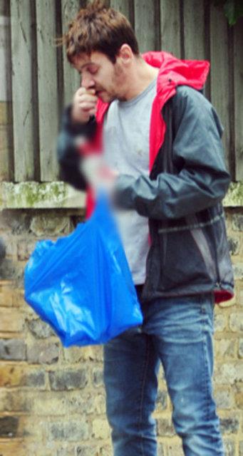 Jonathan Rhys Meyers, bylece birka hafta nce elinde iki iesi ve darmadan haliyle sergiledii grnty unutturmak ister gibiydi.