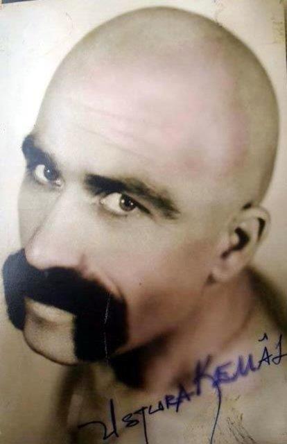 Niyazi Taligac, Yeilam'da barollerini Cneyt Arkn'n oynad filmlerde 'Ustura Kemal' lakabyla tannmt...