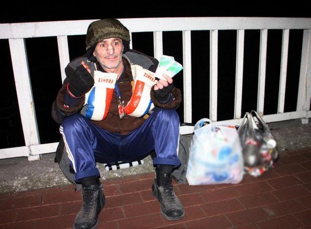 p eve dnen bodrum katn bir odasnda kalan Aar, salk sorunlar yaamasna ramen kendisine bakacak kimsesi olmad iin zor durumda olduunu syledi.